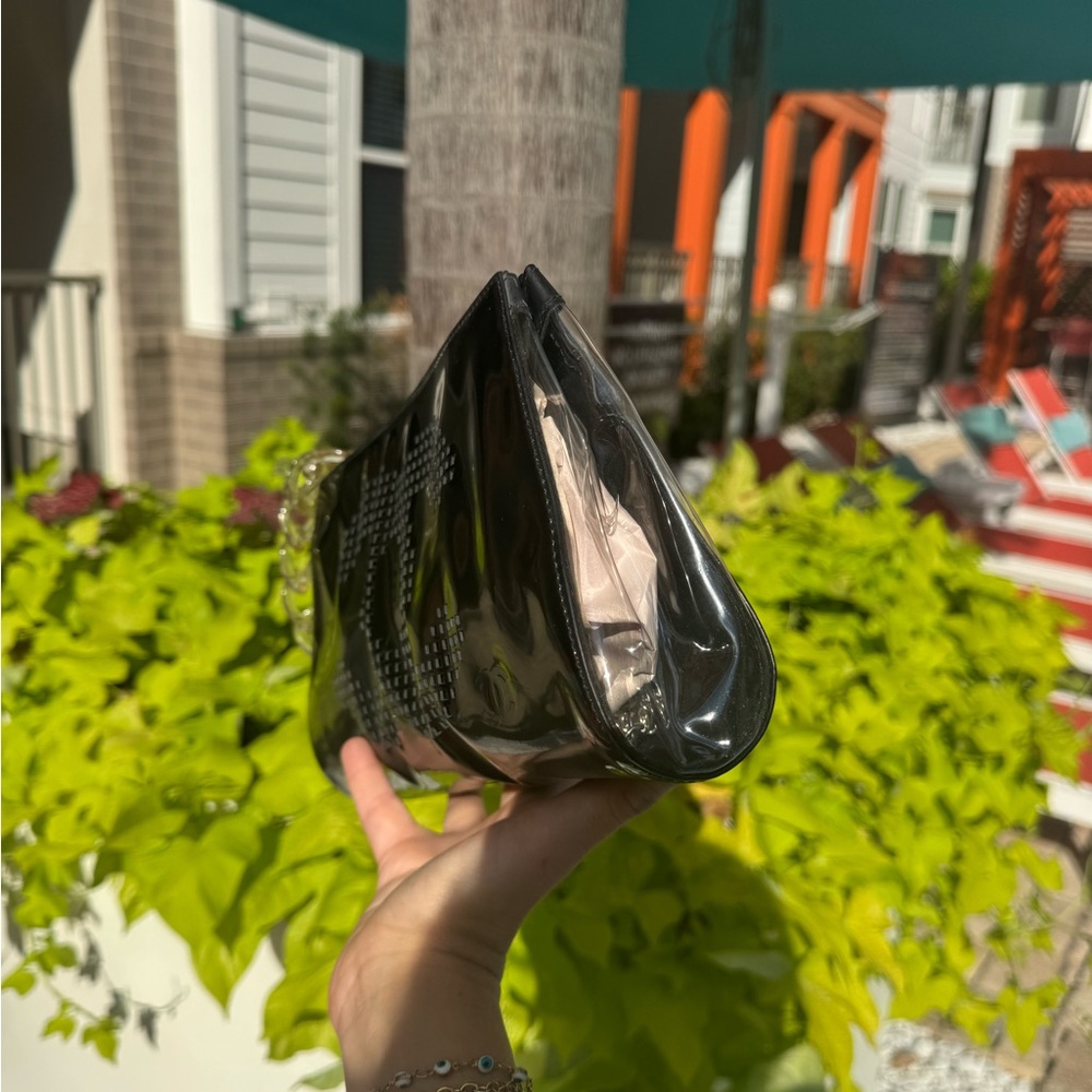 🛑 SOLD 🛑 Vintage Chanel Clutch with Clear Chain – Rare Black Vinyl Purse - Picture 6 of 14